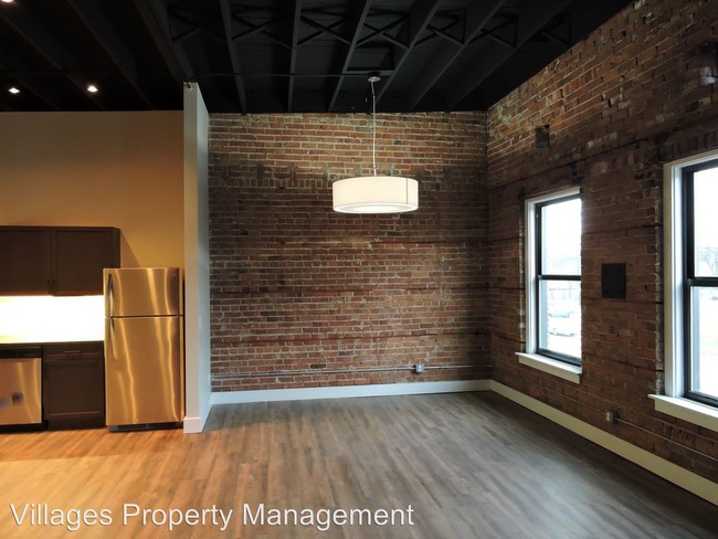 Building Photo - 8044 Kercheval St