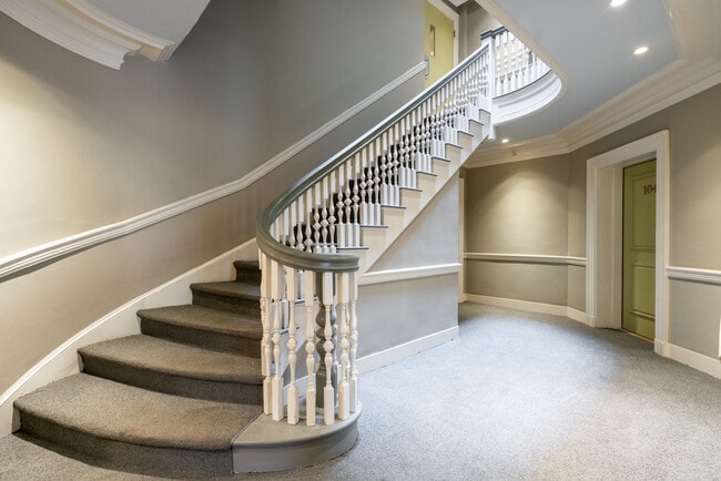 Building Photo - 457 Centre Street