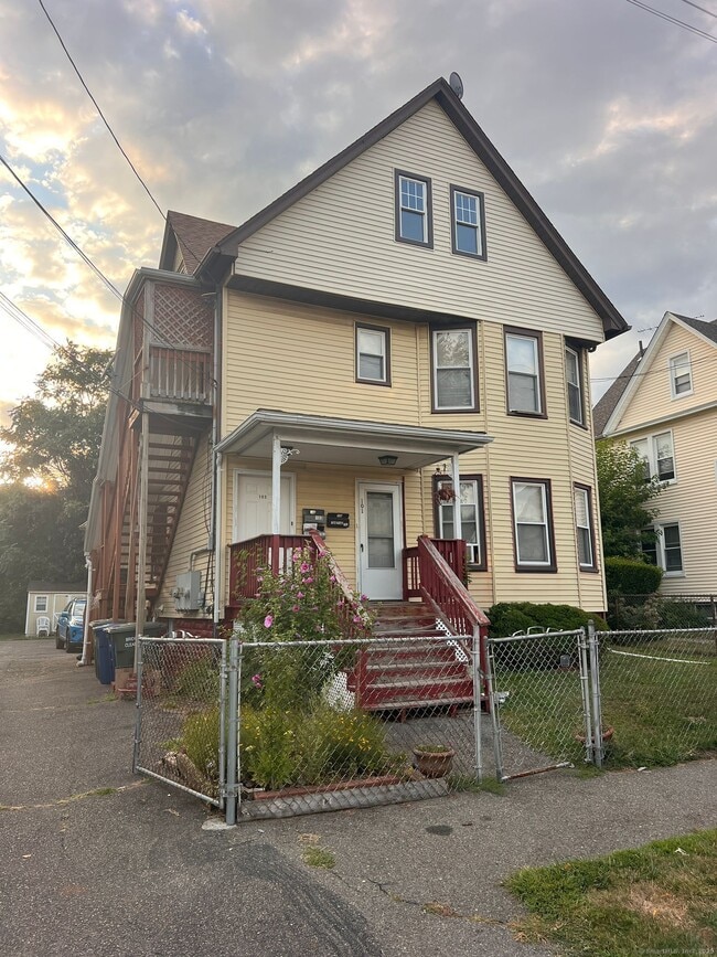 Building Photo - 105 Summerfield Ave