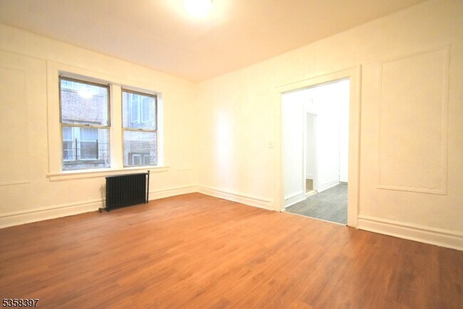 Building Photo - 148 Chancellor Ave