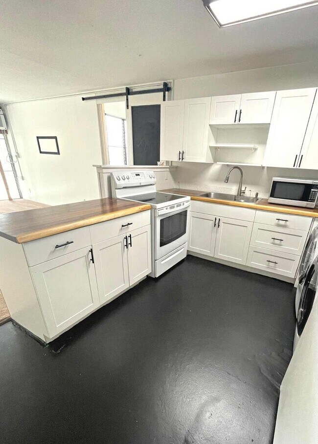 Foto del edificio - 1/1 unit with AC at Cathedral Point in Mil...