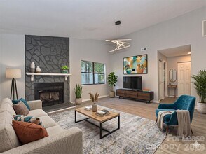 Building Photo - 633 Pennwood Ln