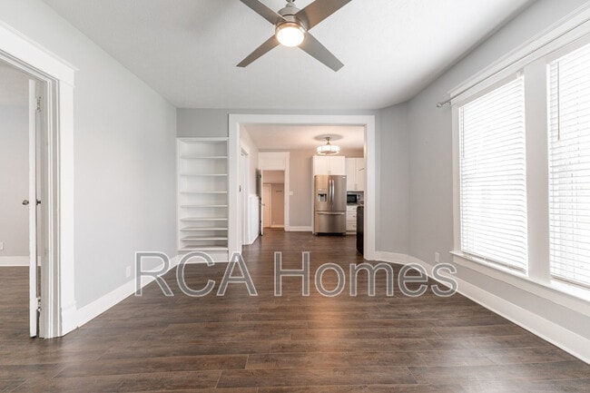 Foto del edificio - 1211 E Hanna Ave