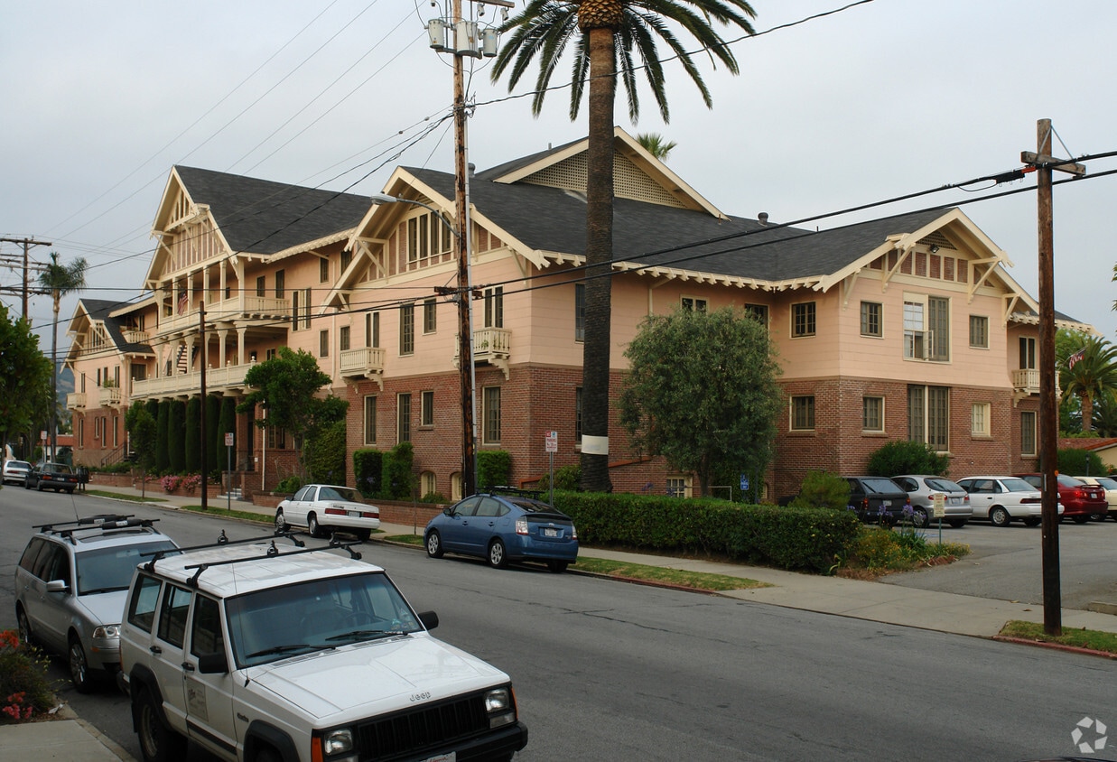 Building Photo - 105 W Sola St
