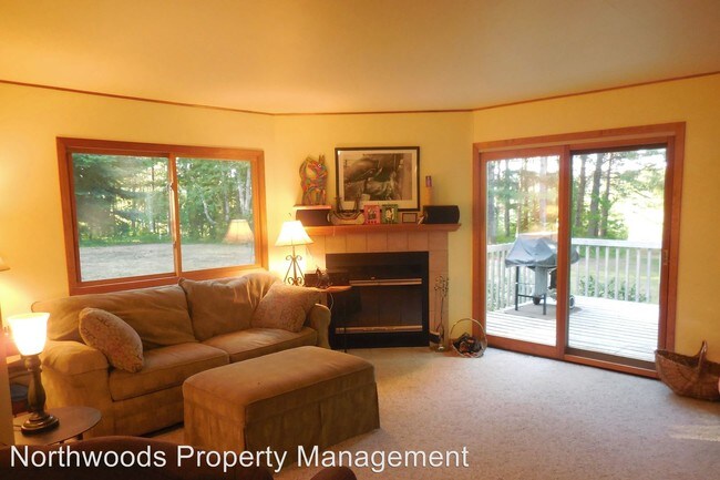 Building Photo - 3 br, 1.5 bath House - 2330 Point Lane