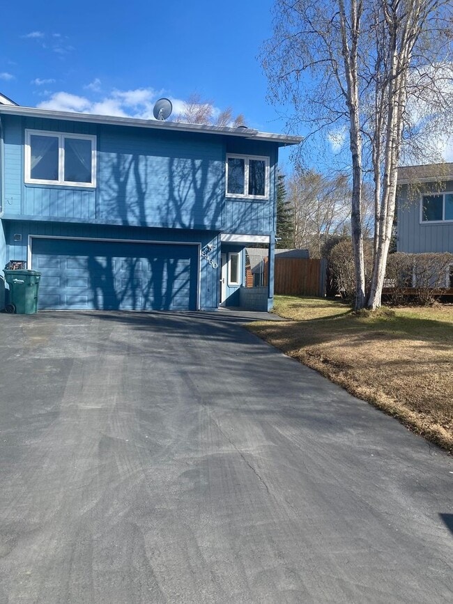 Building Photo - Must See- 3 BD | 2 BA Duplex!