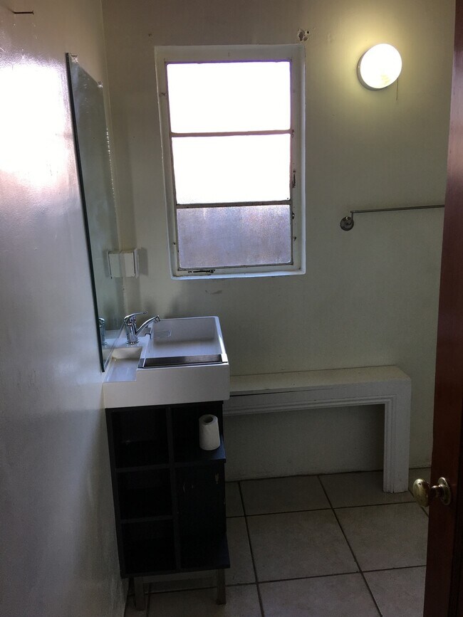 Building Photo - 1 Bedroom House in Marysville! AVAILABLE N...