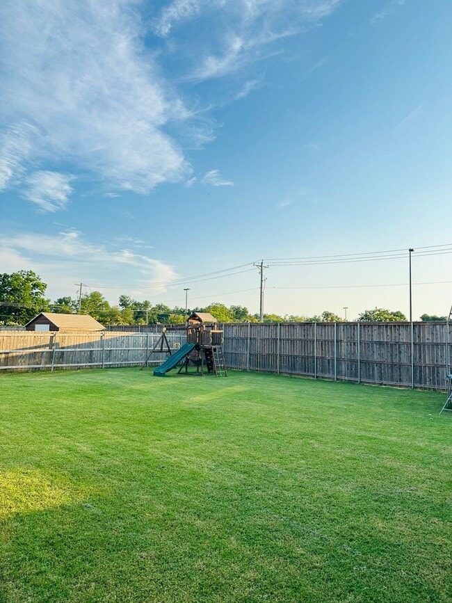 Building Photo - 806 Abita Chase