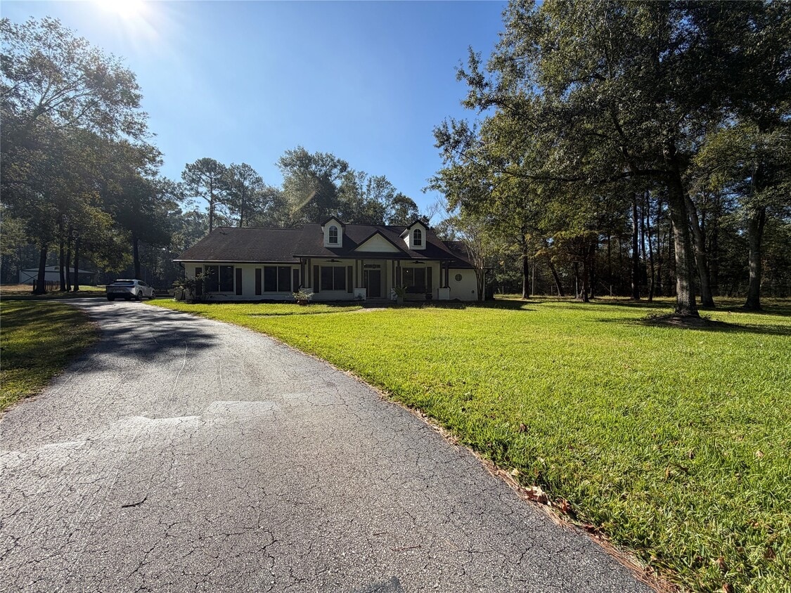 Foto principal - 28402 Ascot Farms Rd