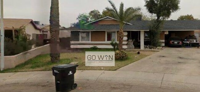 4 Bed/ 2 Bath - House W/ Large Backyard - 4 Bed/ 2 Bath - House W/ Large Backyard