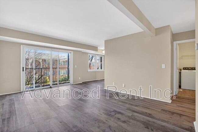 Foto del edificio - 211 Crocker Dr