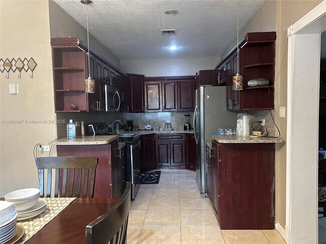 Foto del edificio - 300 NW 179th Terrace