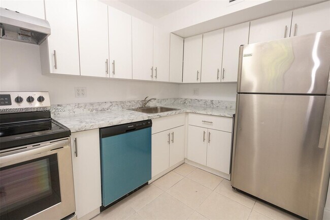 Foto del edificio - 4235 N University Dr