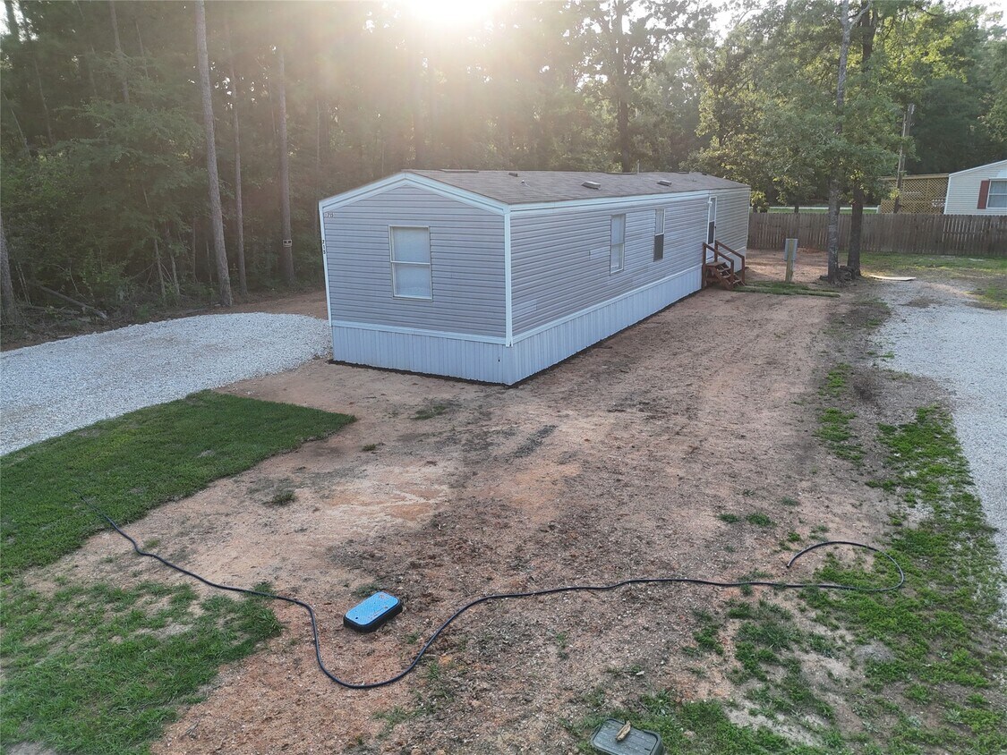 Foto del edificio - 715 Windwood Dr