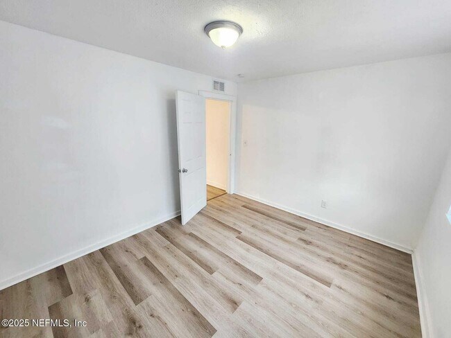 Building Photo - 2184 W 45th St