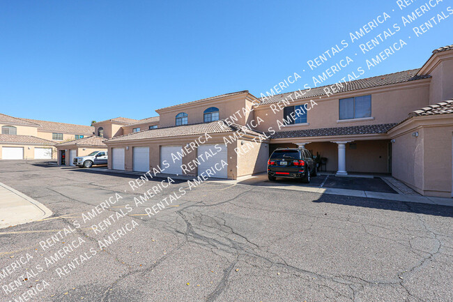 Building Photo - 1426 E Grovers Ave