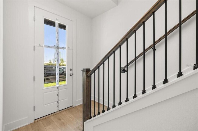 Foto del edificio - 15489 Hamlin Pk Dr