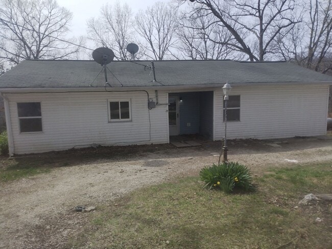 Building Photo - 842 White Rd