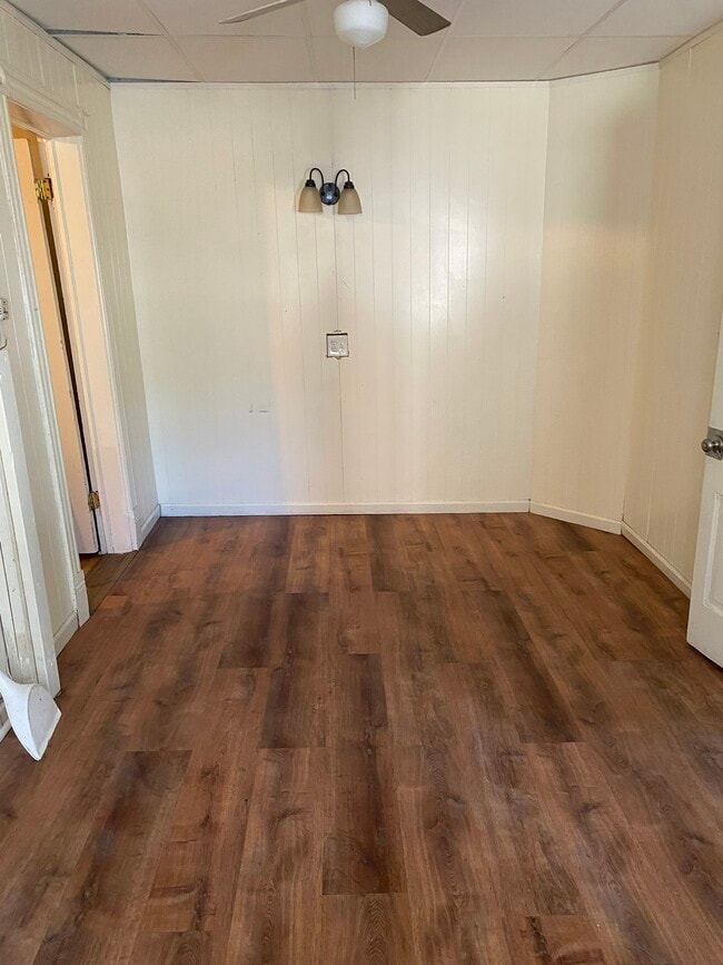 Living room - 37 E Main St