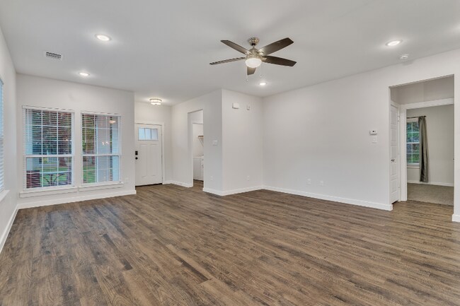 Foto del edificio - 404 Onyx Dr