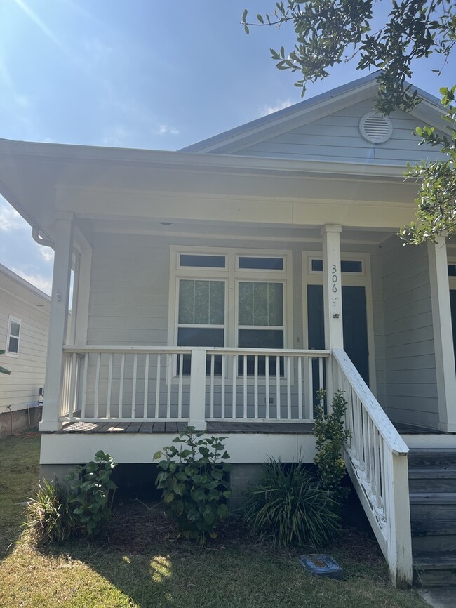 Beautiful 2/1 duplex - Beautiful 2/1 duplex Townhome