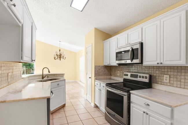 Building Photo - 126 N Weathersfield Ave