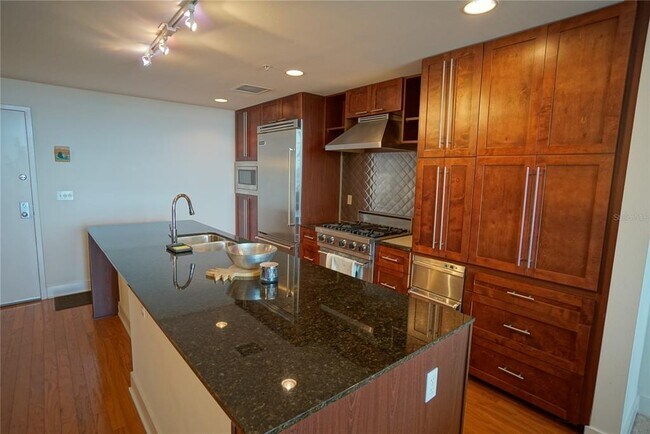 Foto del edificio - 1208 E Kennedy Blvd