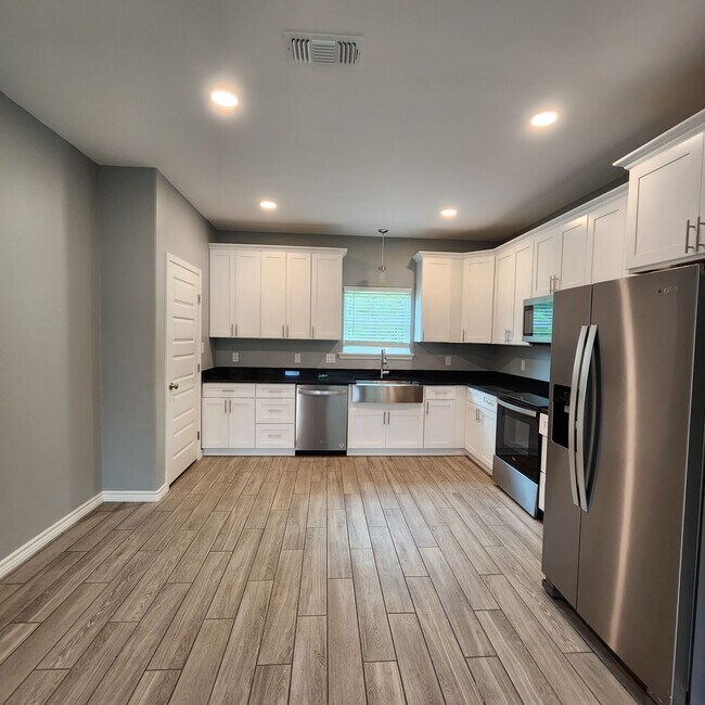 Foto del edificio - New Construction Home Available Now!