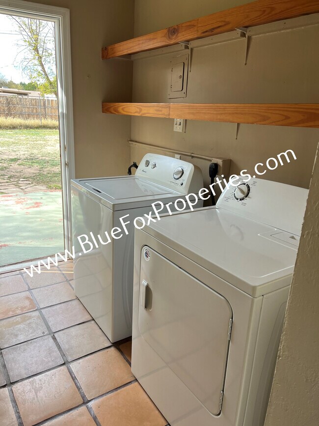 Foto del edificio - 5356 E 19th St