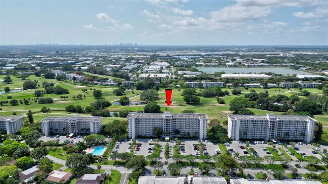 Building Photo - 3050 N Palm Aire Dr