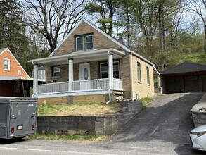 Building Photo - 926 W Water St