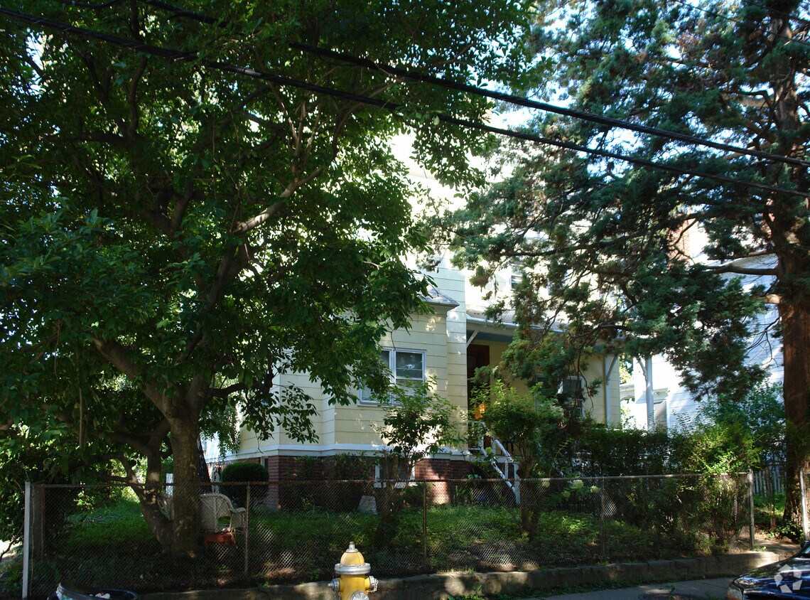 Building Photo - 171 N Washington St