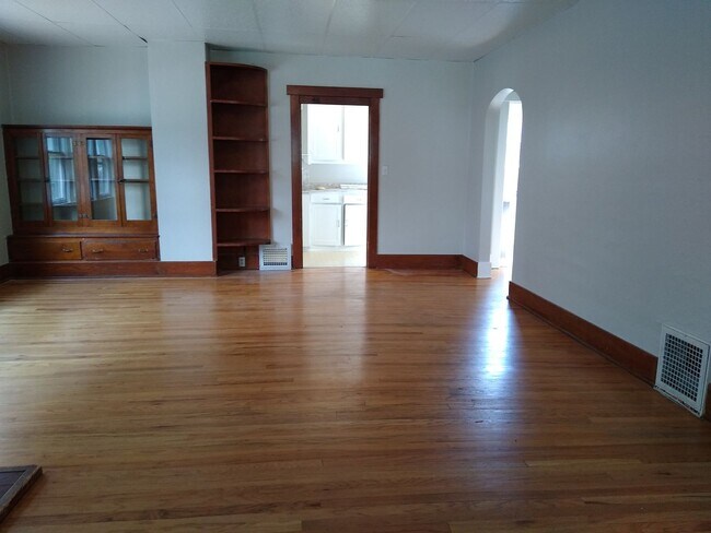 Foto del edificio - Charming 1920's Bungalow by DU Available Now