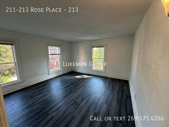 Foto del edificio - 211-213 Rose Place-213