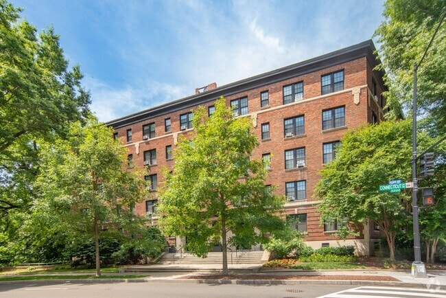 Building Photo - Parkway Apartments