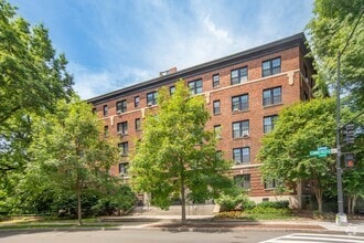 Building Photo - Parkway Apartments