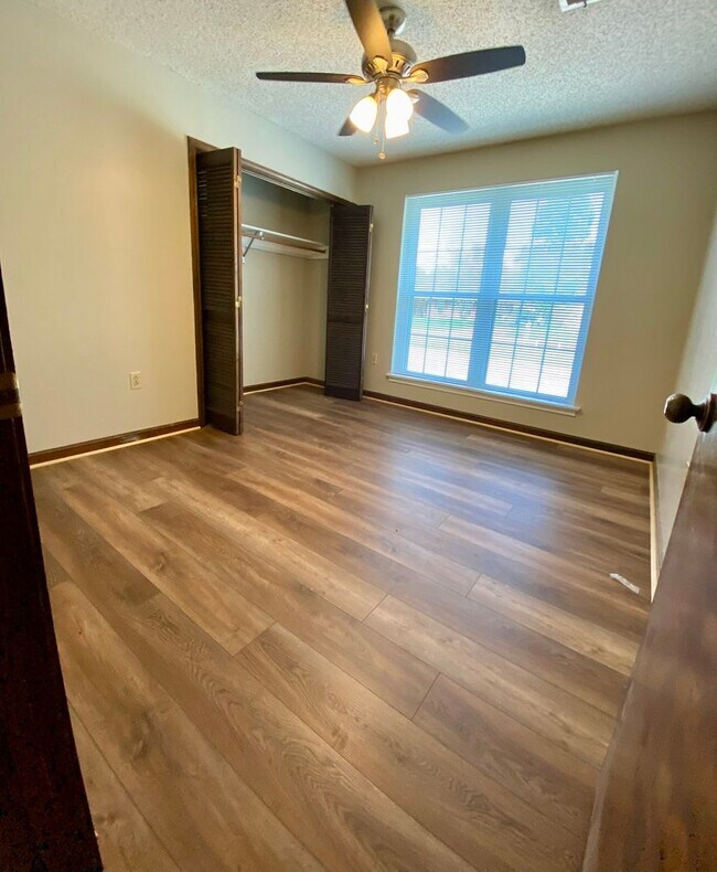 Foto del edificio - 1331 Knollhaven Dr