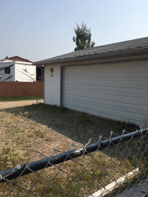 Photo du bâtiment - 2 Bed 1 Bath Unit in Olds, AB