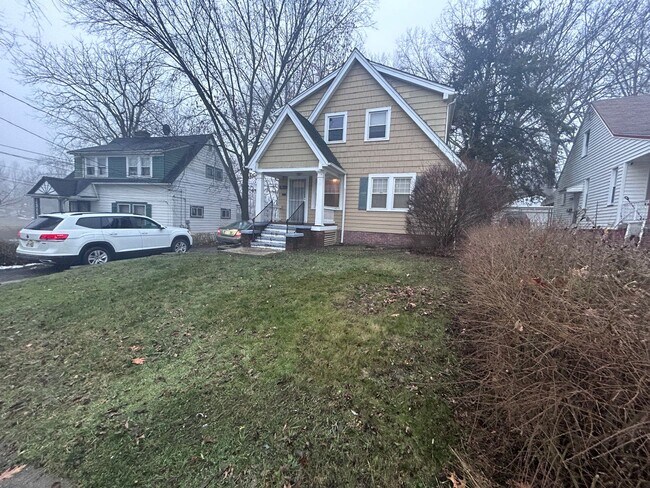 Foto del edificio - Lovely home in Garfield Heights