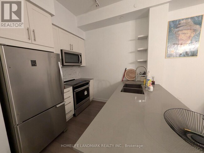 Photo du bâtiment - 4055 Parkside Village Dr
