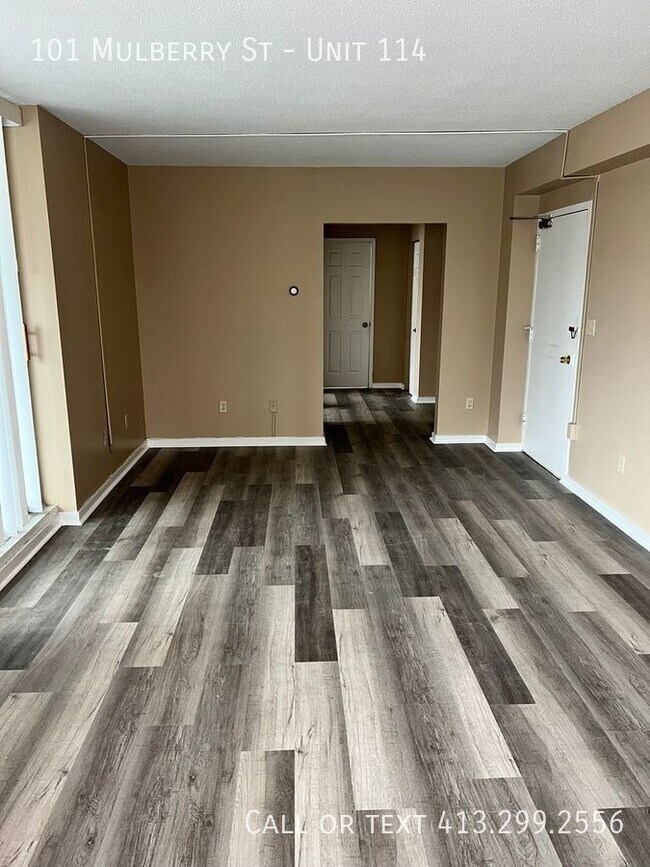 Foto del edificio - Updated Two Bedroom Condo On Springfield's...