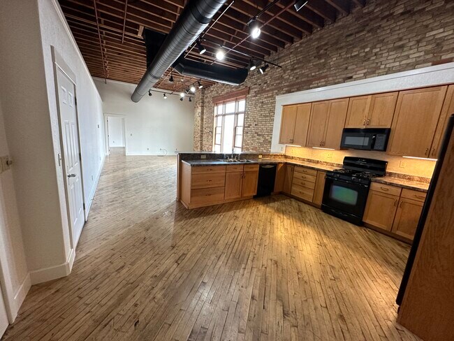 Foto del edificio - 225 N Jackson St