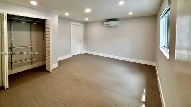 Foto del edificio - 130 W 57th St
