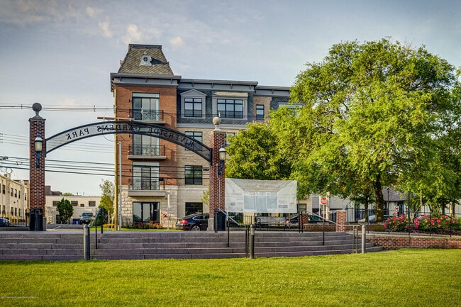 Building Photo - 55 W Front St