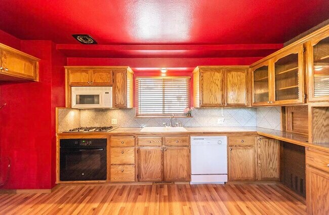 Foto del edificio - 230 Karel Ave