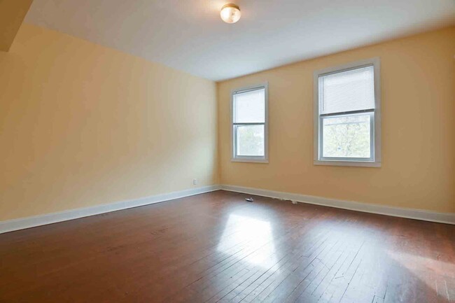 Building Photo - 1616 Isherwood St NE