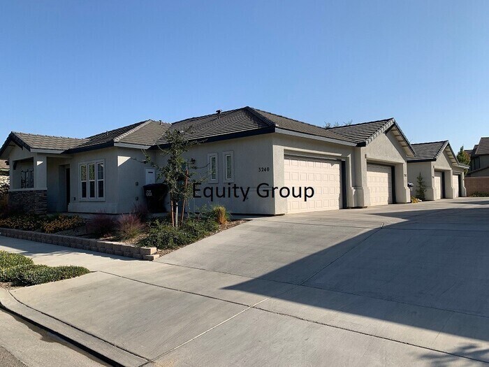 Like new duplex! Back unit available! House for Rent in Visalia, CA