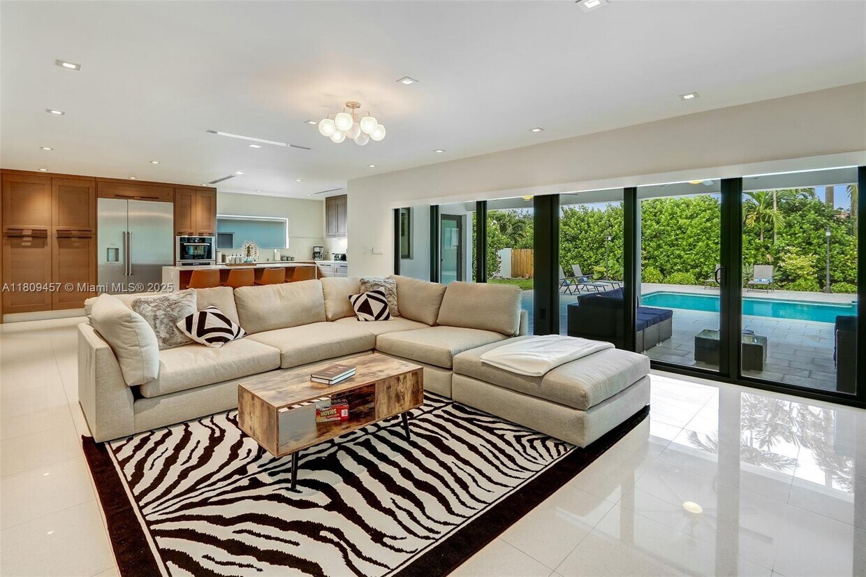 Foto principal - 555 SW 27th Rd