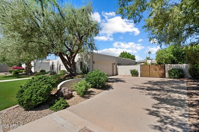 Building Photo - 8338 E San Rafael Dr