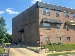 Building Photo - 9223 Alton St